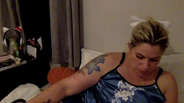 toomuchofafreak online show from 02.15.26