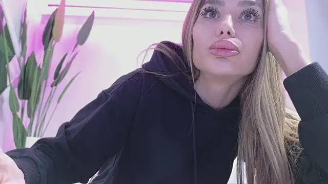 Snapshot of KaseyQuinn_ chatting on 05.14.26 KaseyQuinn online show from 05.14.26