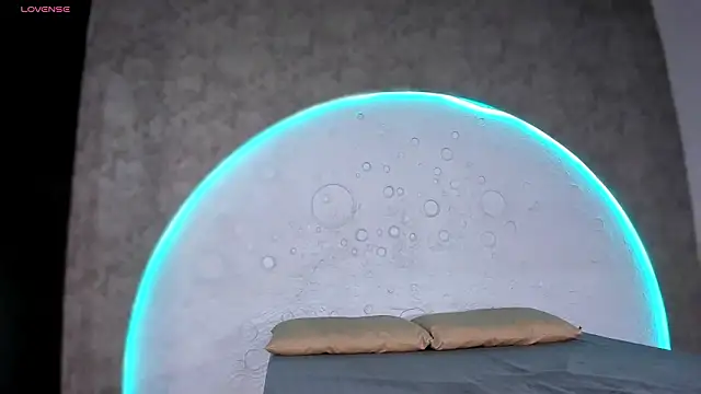 ReinaChloe online show from 03.20.26