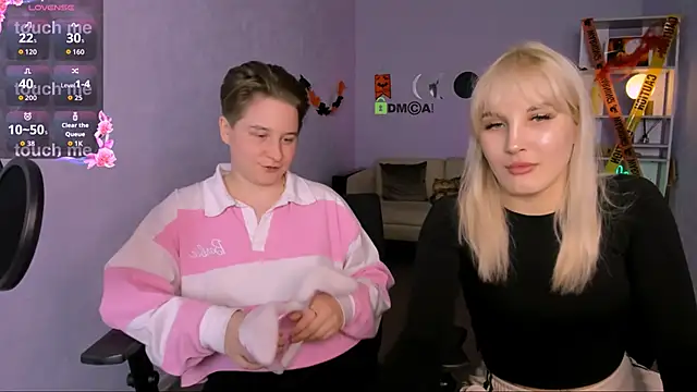 Snapshot of marta_smith chatting on 10.29.25 marta smith online show from 10.29.25