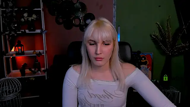 Snapshot of marta_smith chatting on 11.17.25 marta smith online show from 11.17.25