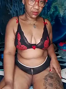 Snapshot of analgetica chatting on 11.24.25 analgetica online show from 11.24.25