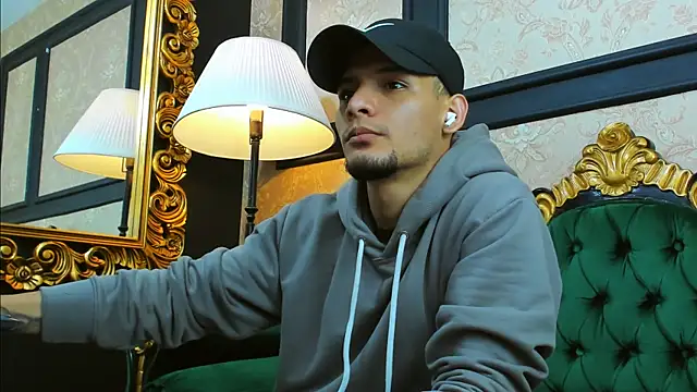 Snapshot of AlessandroKiing chatting on 08.03.26 AlessandroKiing online show from 08.03.26