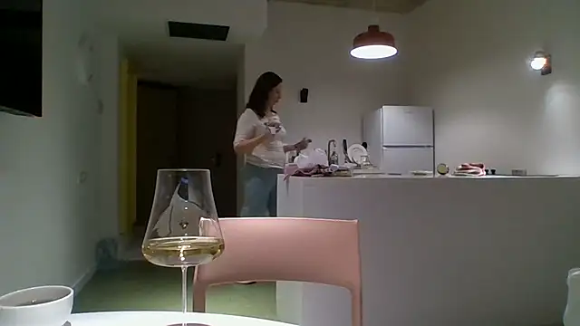 Snapshot of ALICAINWONDERLAND chatting on 10.17.25 ALICAINWONDERLAND online show from 10.17.25