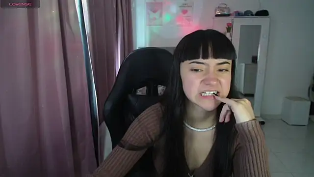 Snapshot of violetta_blackk chatting on 04.23.26 violetta blackk online show from 04.23.26