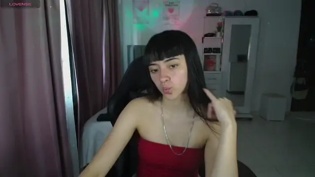 Snapshot of violetta_blackk chatting on 04.28.26 violetta blackk online show from 04.28.26