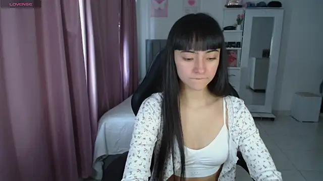 Snapshot of violetta_blackk chatting on 05.19.26 violetta blackk online show from 05.19.26