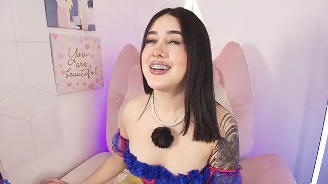 Snapshot of justonecute chatting on 05.28.26 justonecute online show from 05.28.26