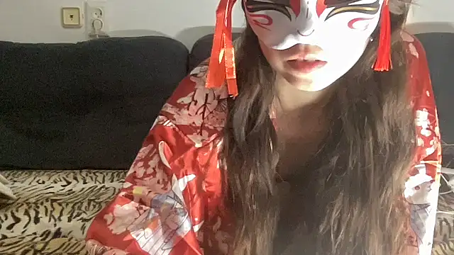 Rosea Lune online show from 10.15.25