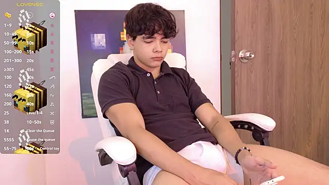 Snapshot of an_drew18 chatting on 02.01.26 an drew18 online show from 02.01.26