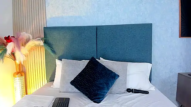 Laura Ivy online show from 03.30.26