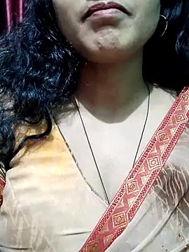 Snapshot of spicysuhana chatting on 10.15.25 spicysuhana online show from 10.15.25