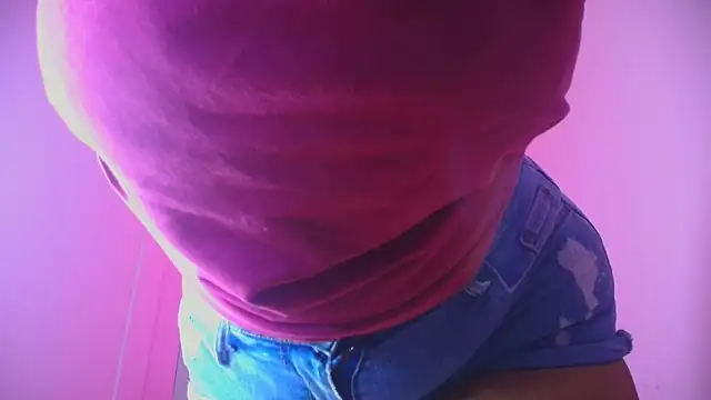 Snapshot of Cristal_hott1 chatting on 10.21.25 Cristal hott1 online show from 10.21.25