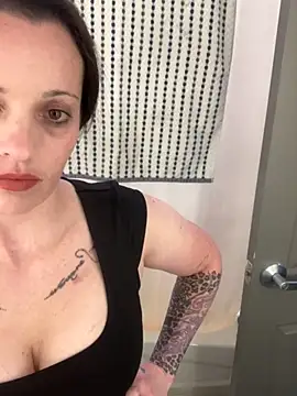 Snapshot of VisibleGiver chatting on 10.15.25 VisibleGiver online show from 10.15.25