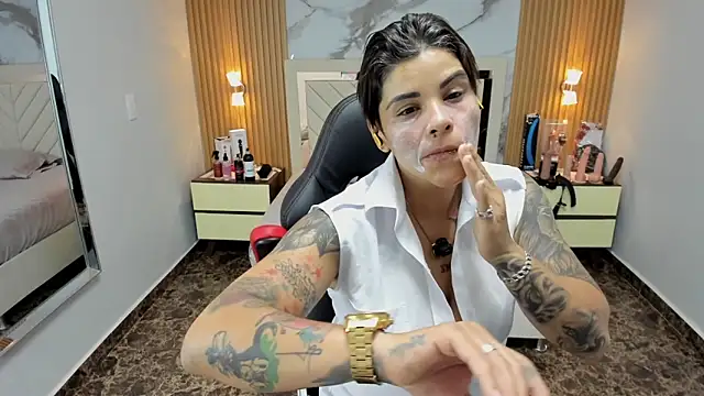 KAROLLJONES1 online show from 11.24.25