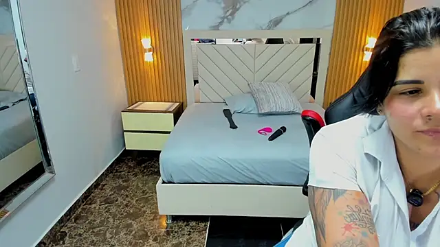 KAROLLJONES1 online show from 04.07.26