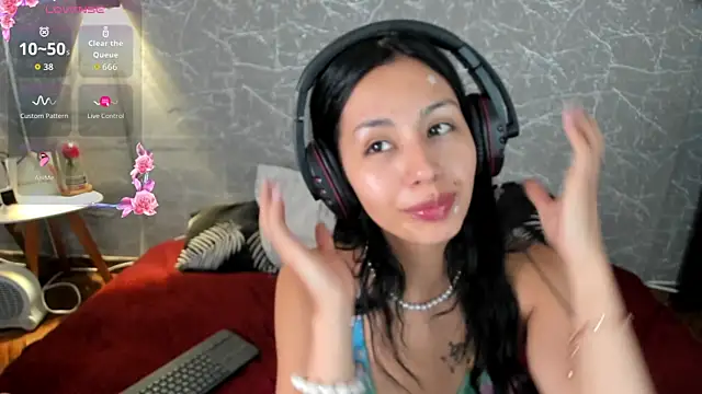 Miss Charlottet online show from 01.05.26