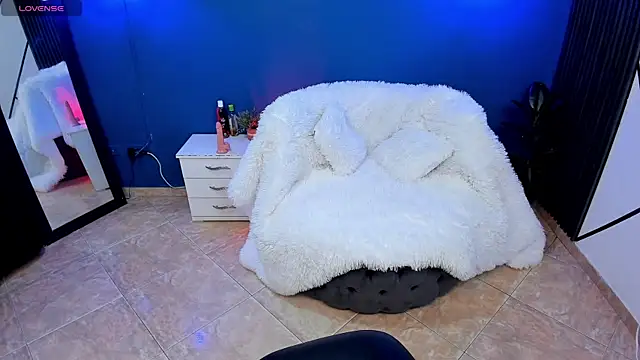 Room 69x online show from 12.04.25