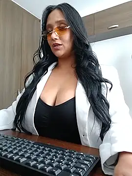 Snapshot of Esmeralda333 chatting on 05.15.26 Esmeralda333 online show from 05.15.26