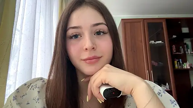 Snapshot of Adel_strongwoman chatting on 04.27.26 Adel strongwoman online show from 04.27.26