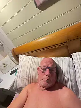 Snapshot of philefc chatting on 10.09.25 philefc online show from 10.09.25