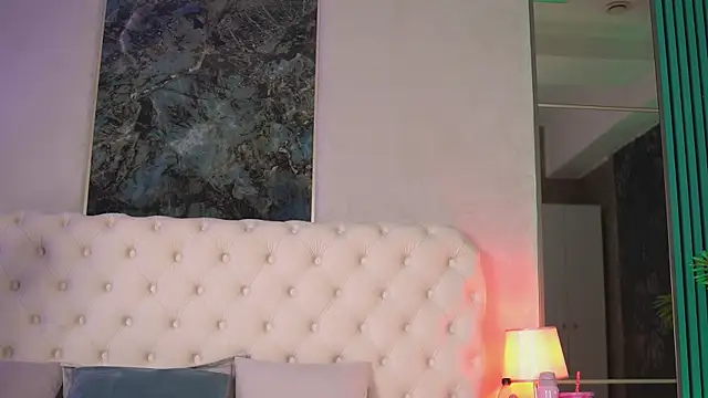 Snapshot of KendraMoon chatting on 09.08.25 KendraMoon online show from 09.08.25