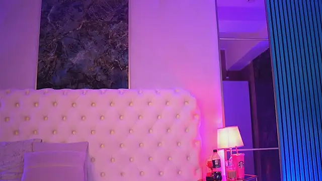 Snapshot of KendraMoon chatting on 10.17.25 KendraMoon online show from 10.17.25