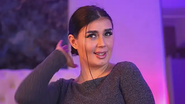 Snapshot of KendraMoon chatting on 10.18.25 KendraMoon online show from 10.18.25