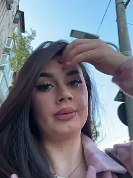 Snapshot of KendraMoon chatting on 10.20.25 KendraMoon online show from 10.20.25