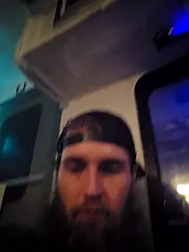Snapshot of high3ndlowlife chatting on 05.18.26 high3ndlowlife online show from 05.18.26