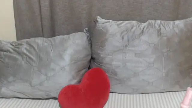 Snapshot of ScarlettNoire chatting on 11.28.25 ScarlettNoire online show from 11.28.25