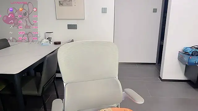 Snapshot of Scarlett-bb chatting on 09.30.25 Scarlett-bb online show from 09.30.25