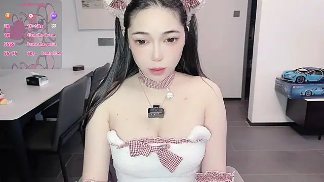 Snapshot of Scarlett-bb chatting on 10.29.25 Scarlett-bb online show from 10.29.25