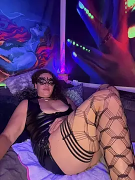 Nadja Noir online show from 10.25.25