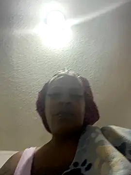 Snapshot of juicy92 chatting on 10.16.25 juicy92 online show from 10.16.25