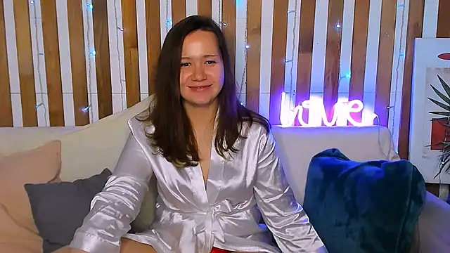 Snapshot of Laura_Ellinss chatting on 10.02.25 Laura Ellinss online show from 10.02.25