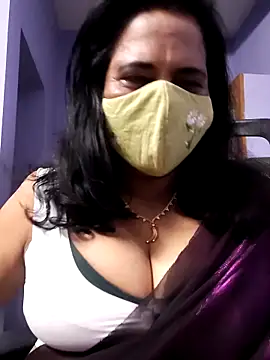 Snapshot of mallu-lover chatting on 02.14.26 mallu-lover online show from 02.14.26