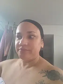 ROOSEQUEEN online show from 11.28.25