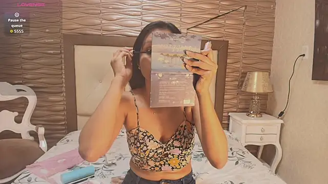 Miladiosa online show from 04.10.26