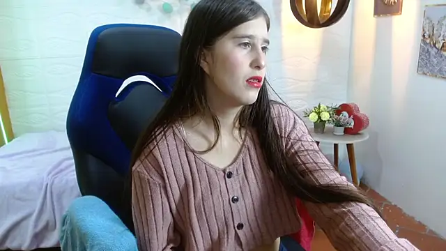 Snapshot of karlarousex chatting on 10.19.25 karlarousex online show from 10.19.25