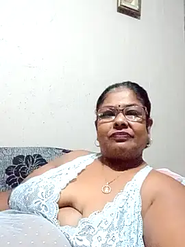 Snapshot of mileesha chatting on 03.31.26 mileesha online show from 03.31.26
