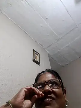 Snapshot of mileesha chatting on 04.01.26 mileesha online show from 04.01.26