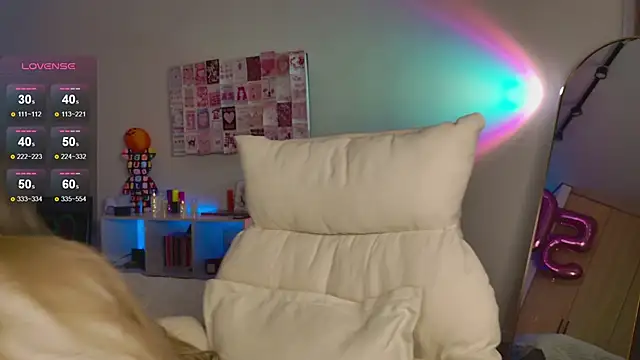 Snapshot of Lunainnk chatting on 11.15.25 Lunainnk online show from 11.15.25