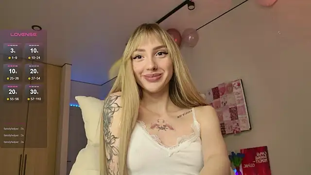 Snapshot of Lunainnk chatting on 12.04.25 Lunainnk online show from 12.04.25