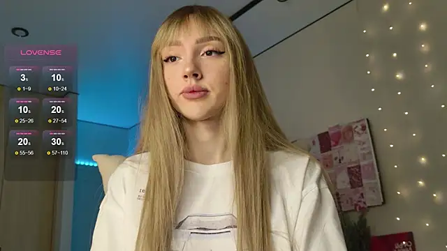 Snapshot of Lunainnk chatting on 12.16.25 Lunainnk online show from 12.16.25