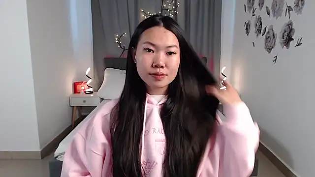 LunaPurrr online show from 09.08.25