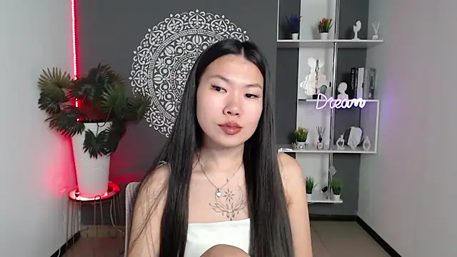 LunaPurrr online show from 09.18.25