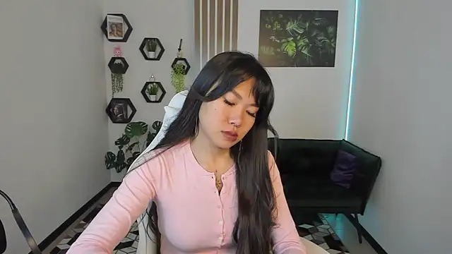 LunaPurrr online show from 10.05.25