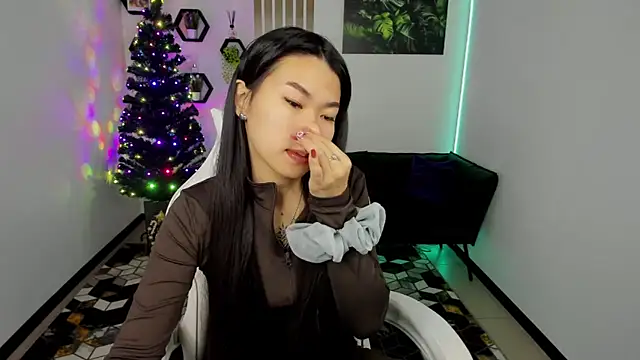 LunaPurrr online show from 12.15.25