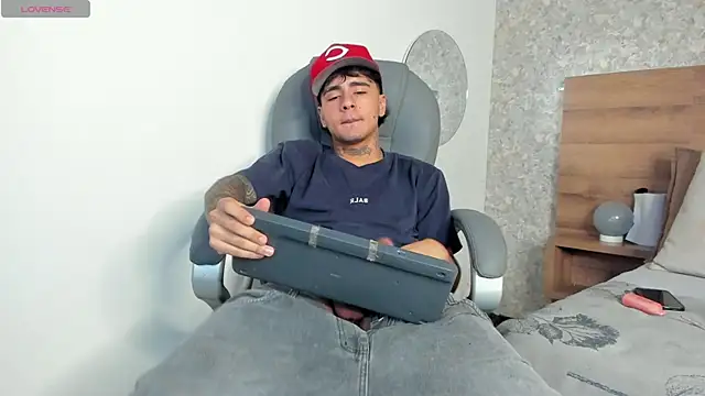 JamesDeker online show from 10.08.25